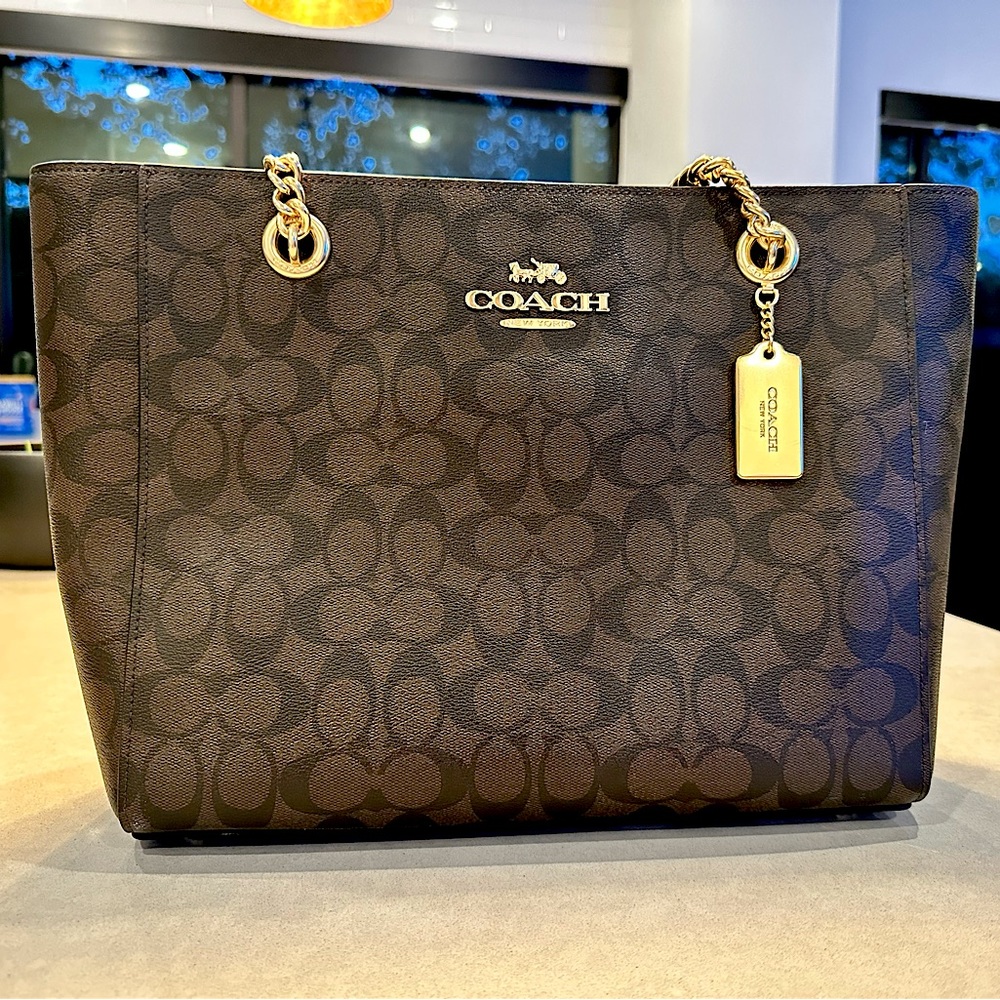 Authentic NWOT Coach Cammie Chain Tote In Signature Canvas